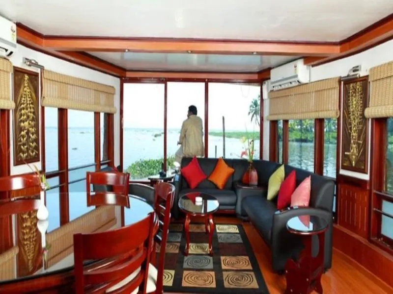 Grand Nirvana Jacuzzi Houseboat Alappuzha Hindistan